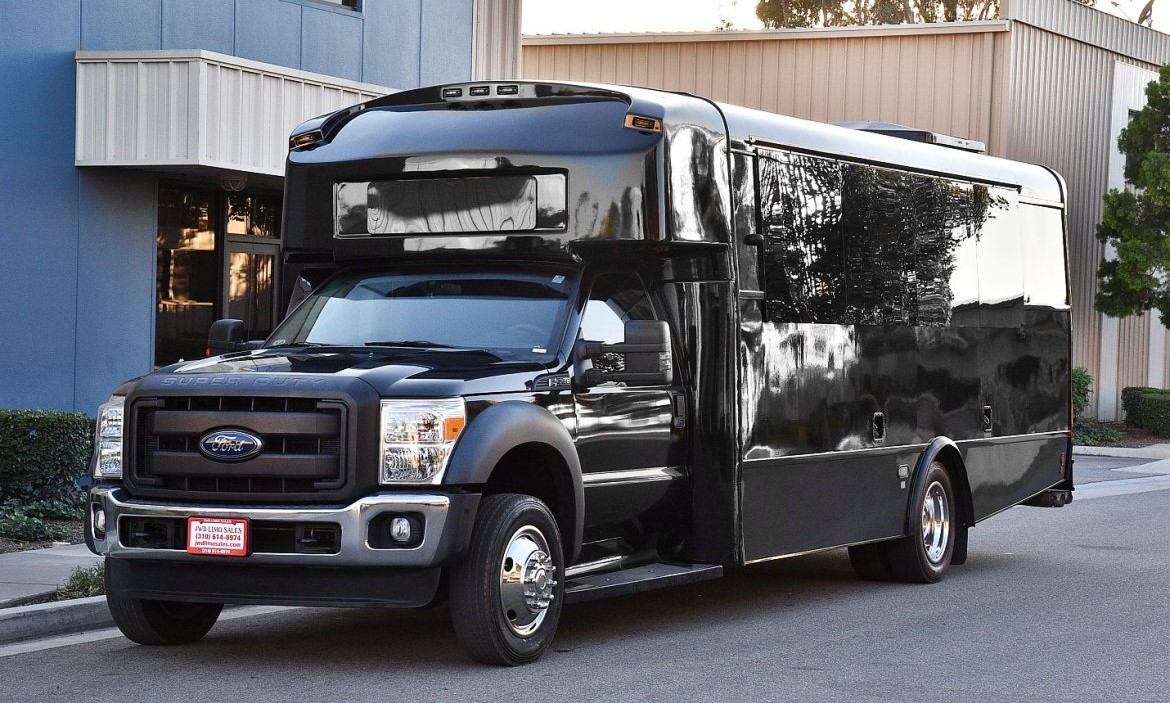 Coach Bus exterior image